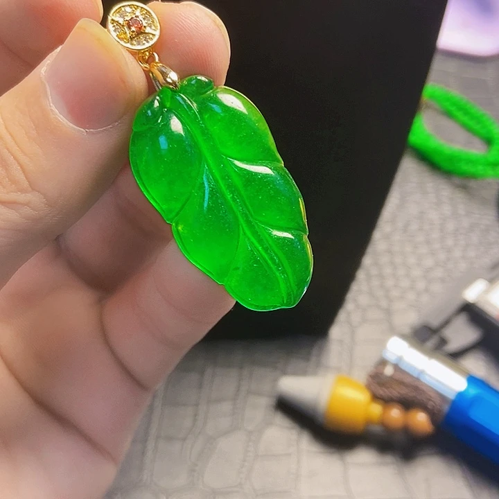 颈饰14K金镶嵌翡翠