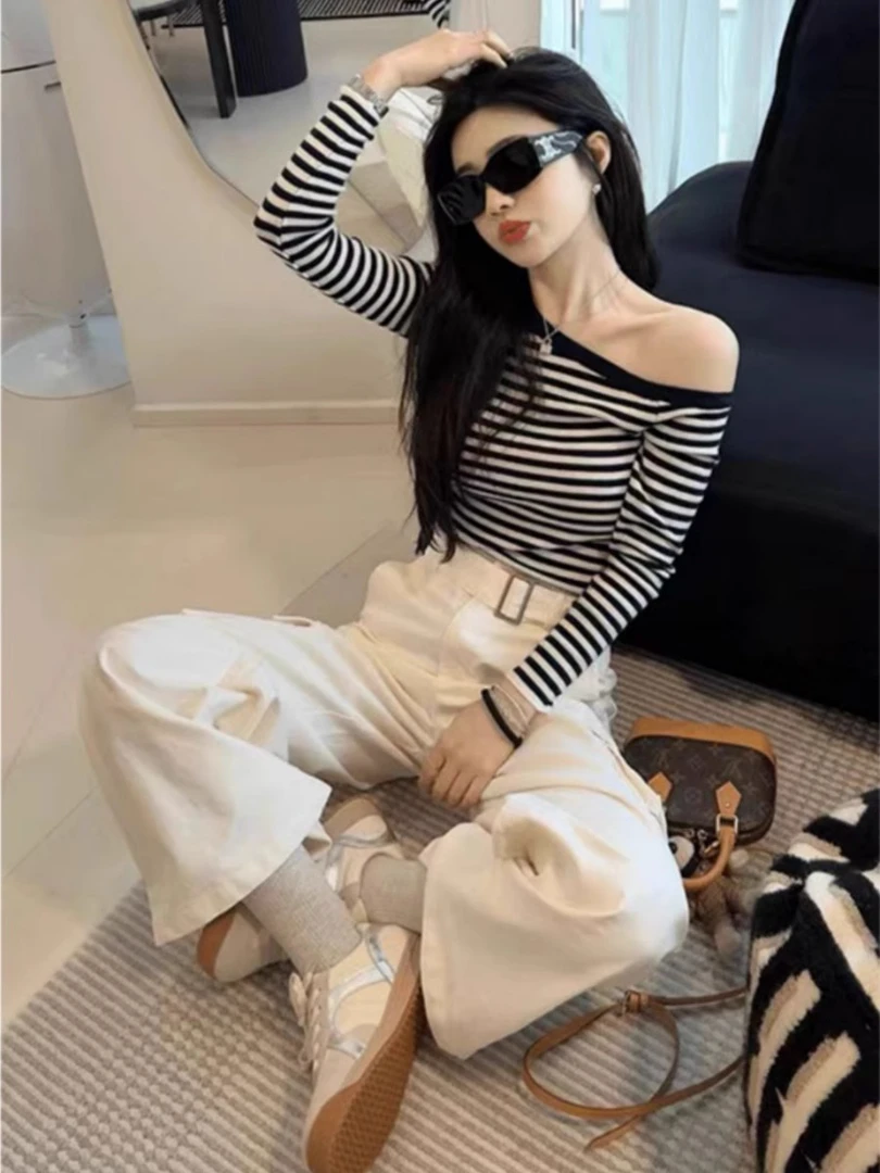 2025春季时尚设计感超好看一字肩条纹上衣女白色阔腿裤绝美套装