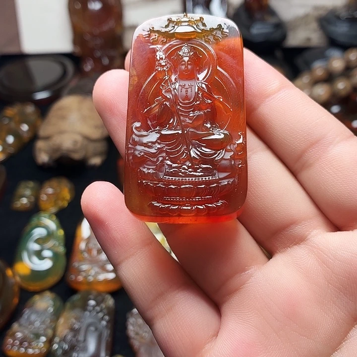 琥珀未镶嵌颈饰..