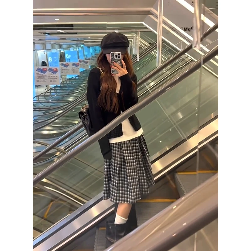 MARIE.COCO黑色针织开衫内搭白色打底上衣女高腰格纹半身裙套装