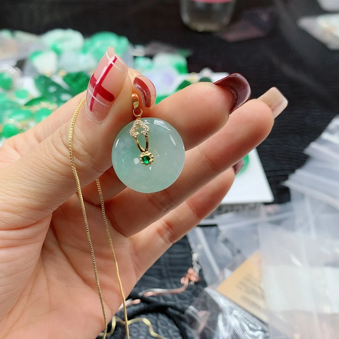 【闪购商品】翡翠吊坠(赠链)未镶嵌