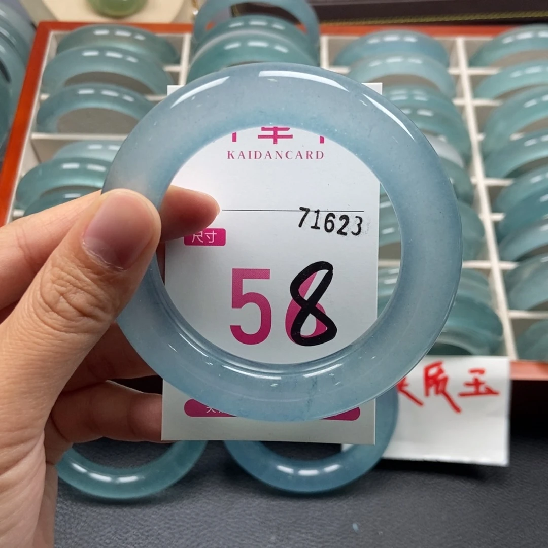 未镶嵌手镯石英质玉