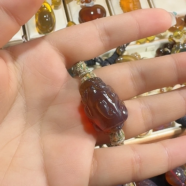 恬***欣未镶嵌琥珀手链貔貅手绳