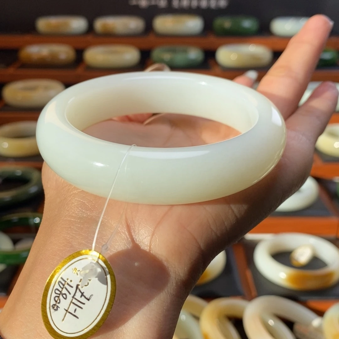 和田玉未镶嵌手镯61圈
