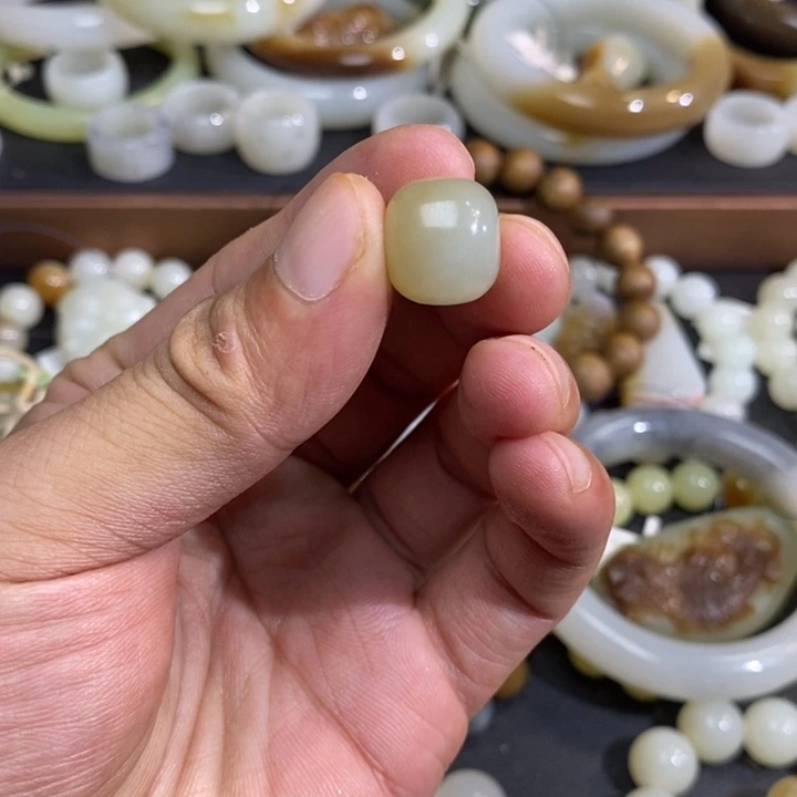 未镶嵌手链和田玉生**花新疆且末金山矿糖青白锁骨坠