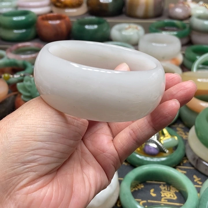 石英质玉手镯未镶嵌⭐**⭐