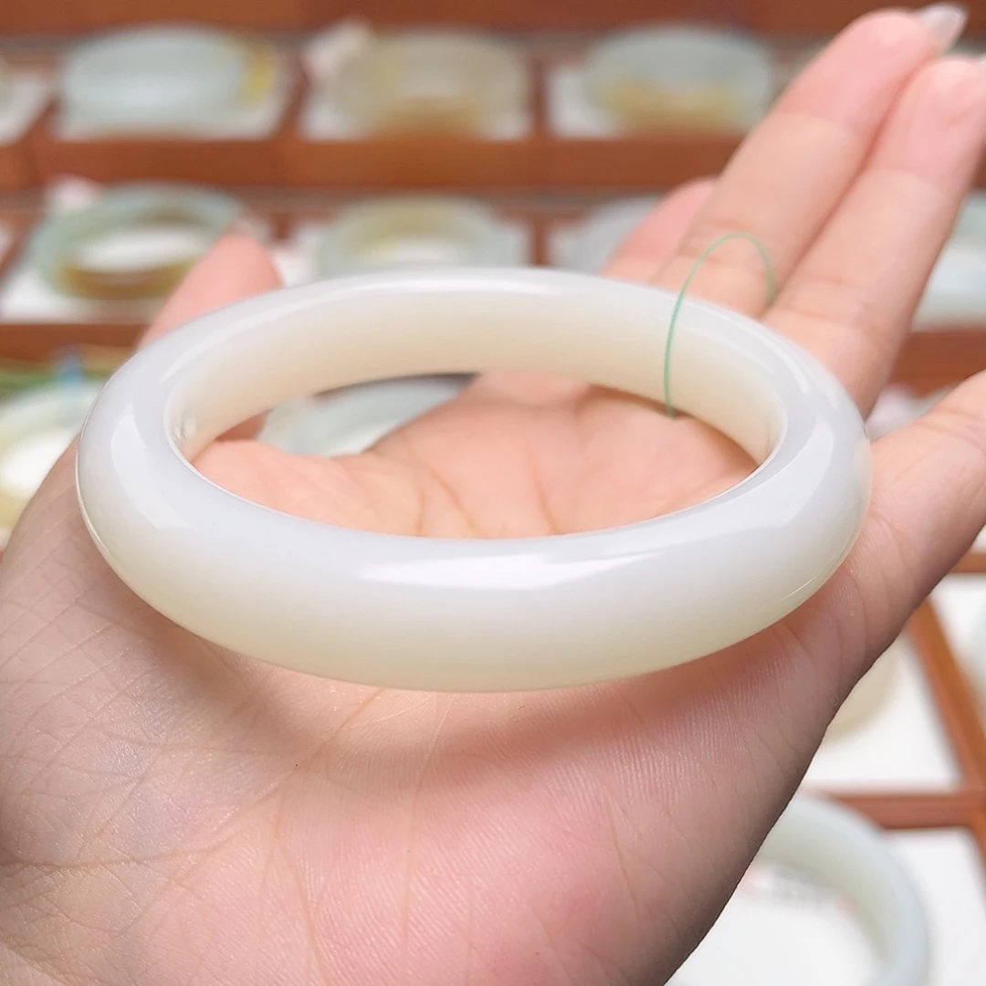 和田玉手镯未镶嵌56.5