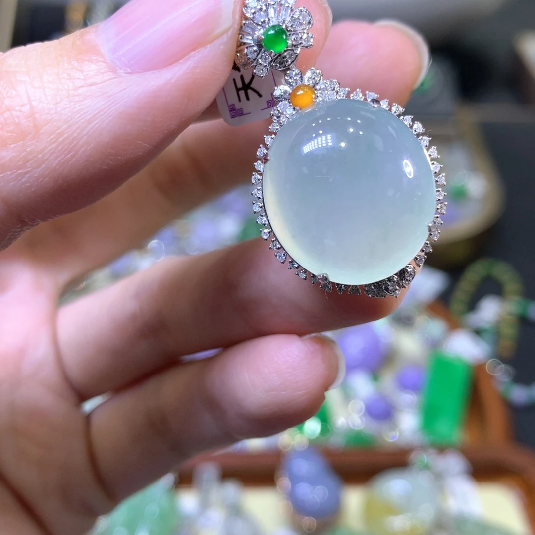 【闪购商品】翡翠颈饰18K金镶嵌翡翠吊坠项链