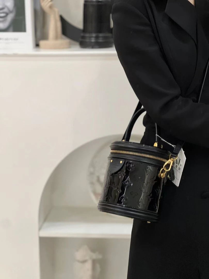 95新 LouisVuitton/路易威登 98新/LV 发财桶漆皮黑色/优品