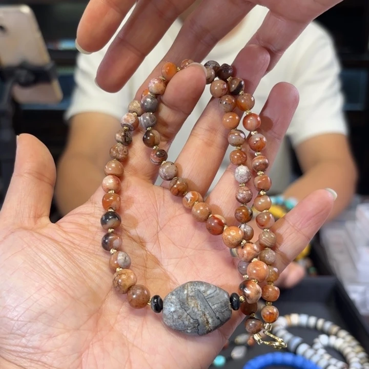 胡***贝未镶嵌颈饰玛瑙/玉髓