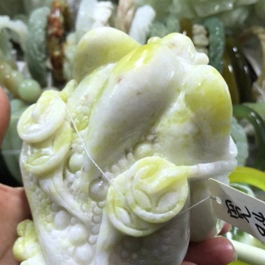 岫玉未镶嵌摆件金蟾摆件
