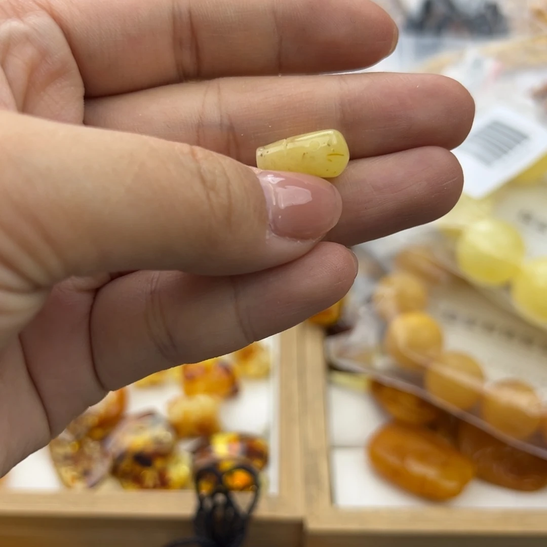 琥珀珠宝奇石未镶嵌