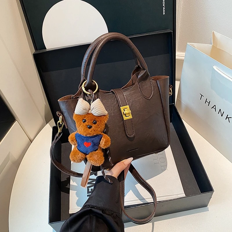 多层水桶包法式百搭斜挎包洋气单肩时尚网红小众斜跨秋冬女包