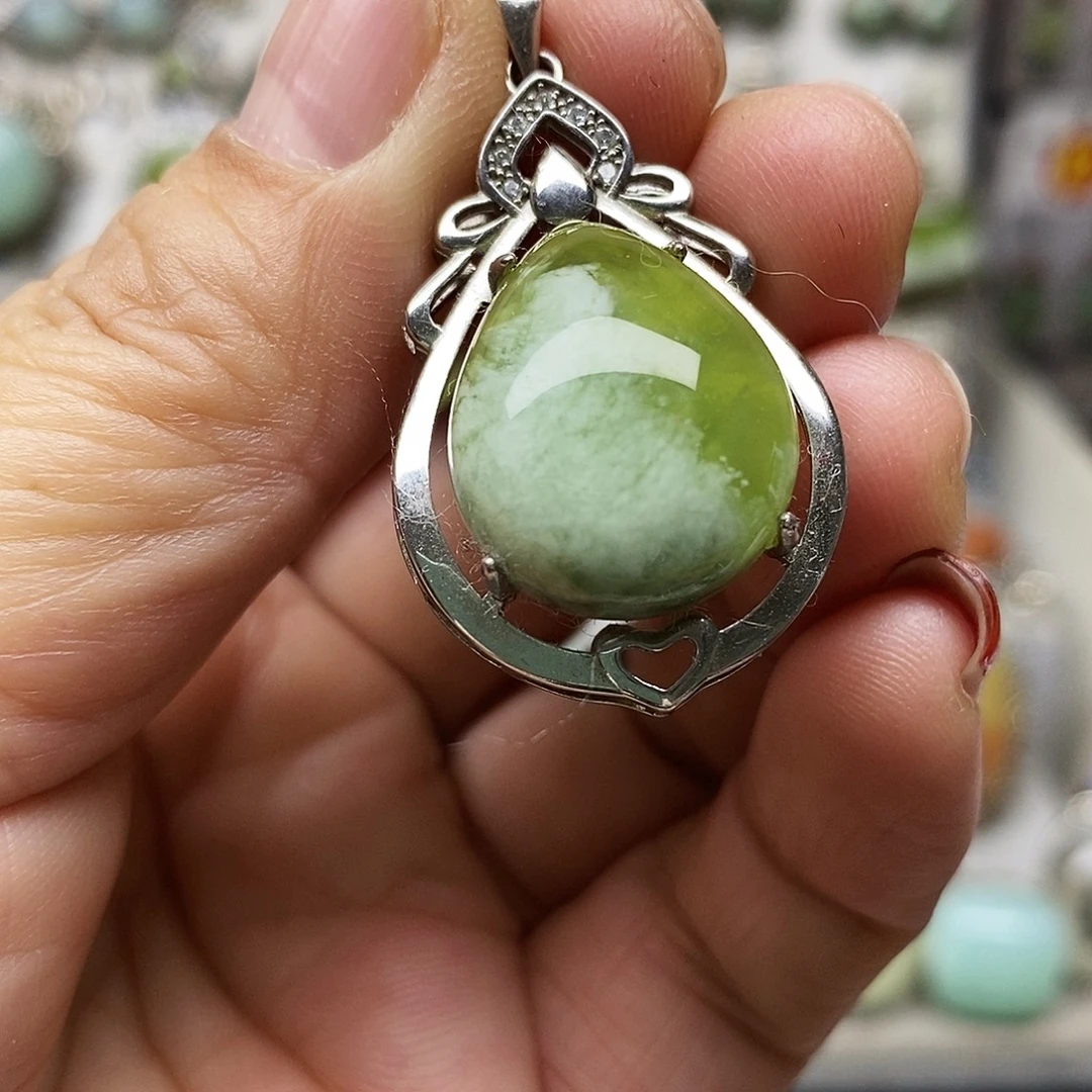 蛇纹石玉银S925镶嵌吊坠