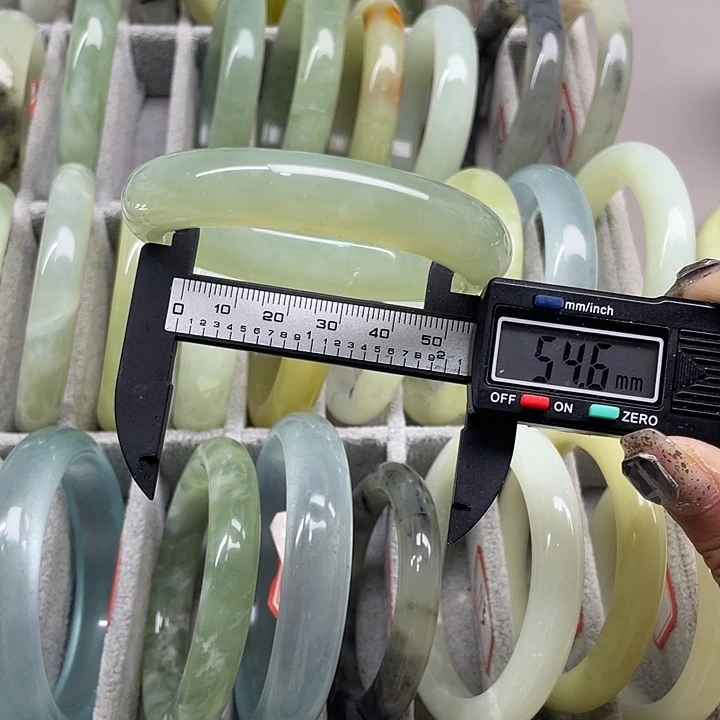 蛇纹石玉未镶嵌手镯119