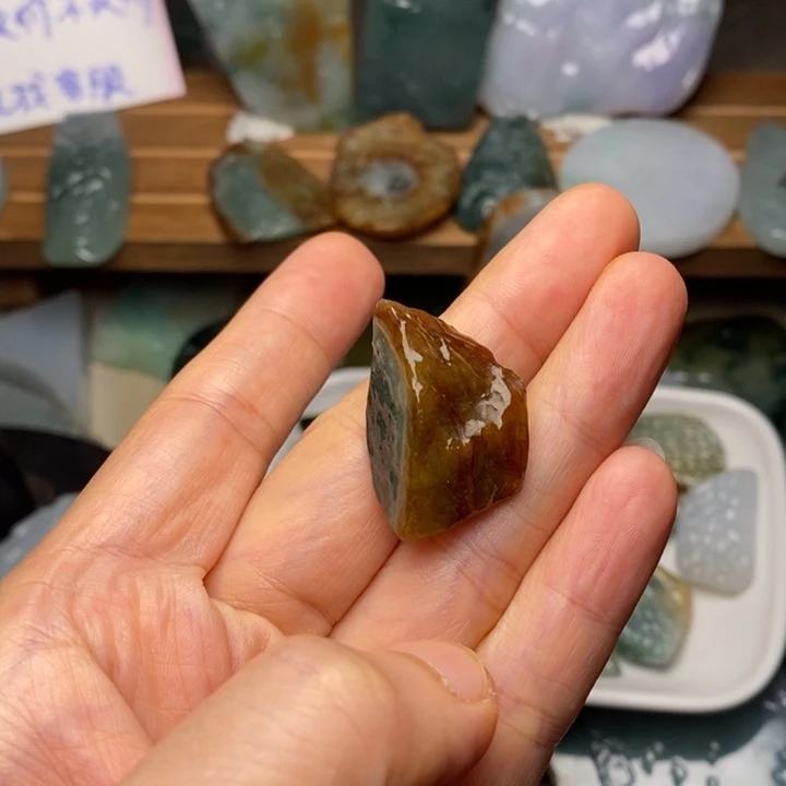 颈饰未镶嵌翡翠天然