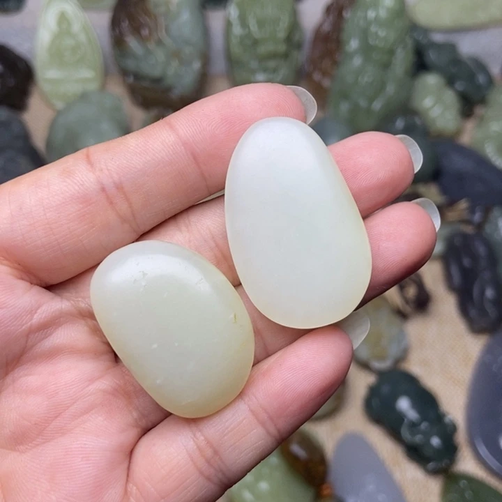 和田玉未镶嵌颈饰瑕疵处理