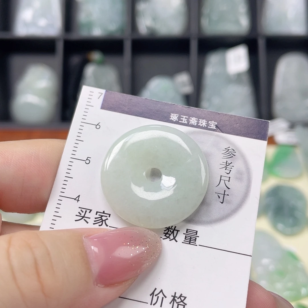 翡翠未镶嵌颈饰平安扣