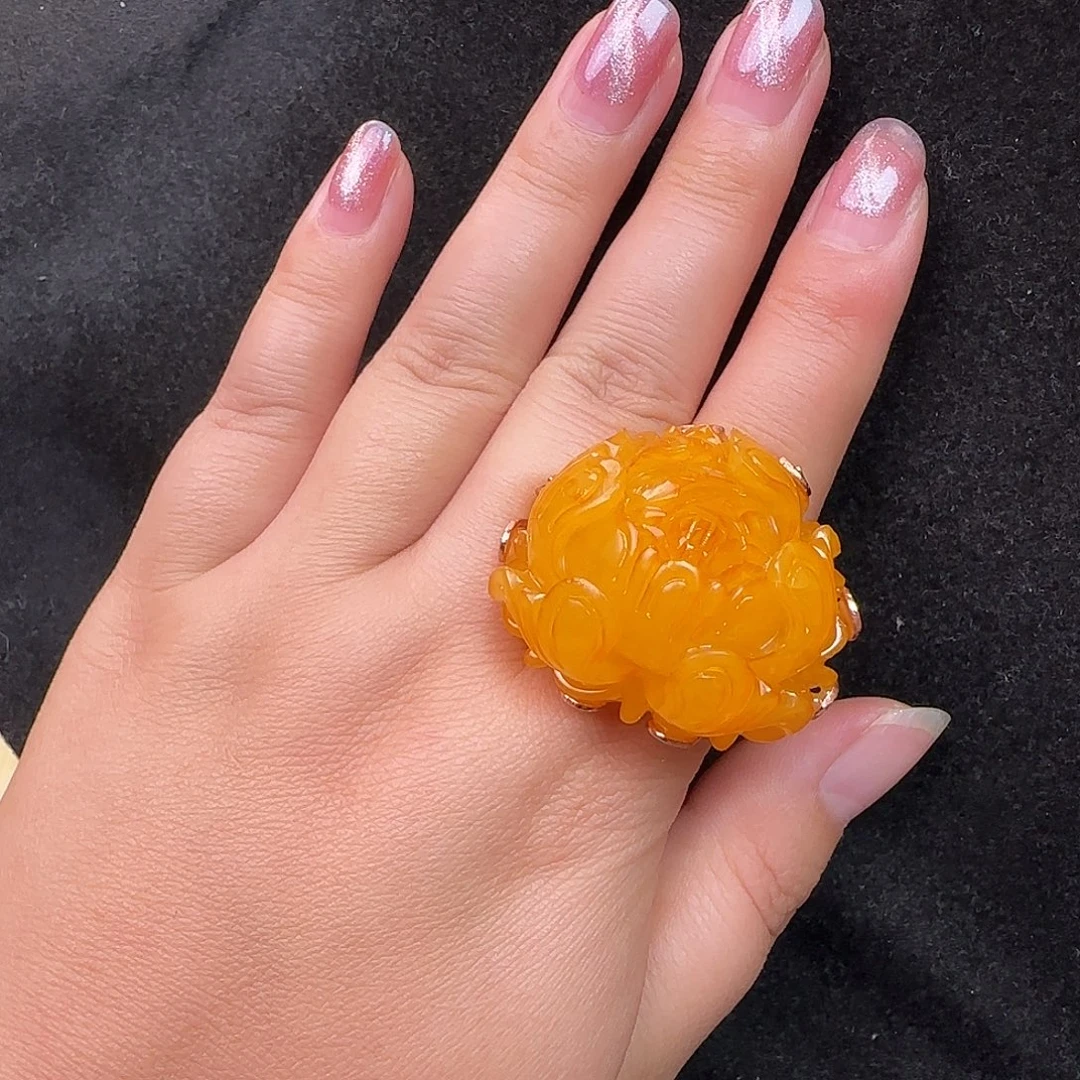 蜜蜡未镶嵌珠宝奇石