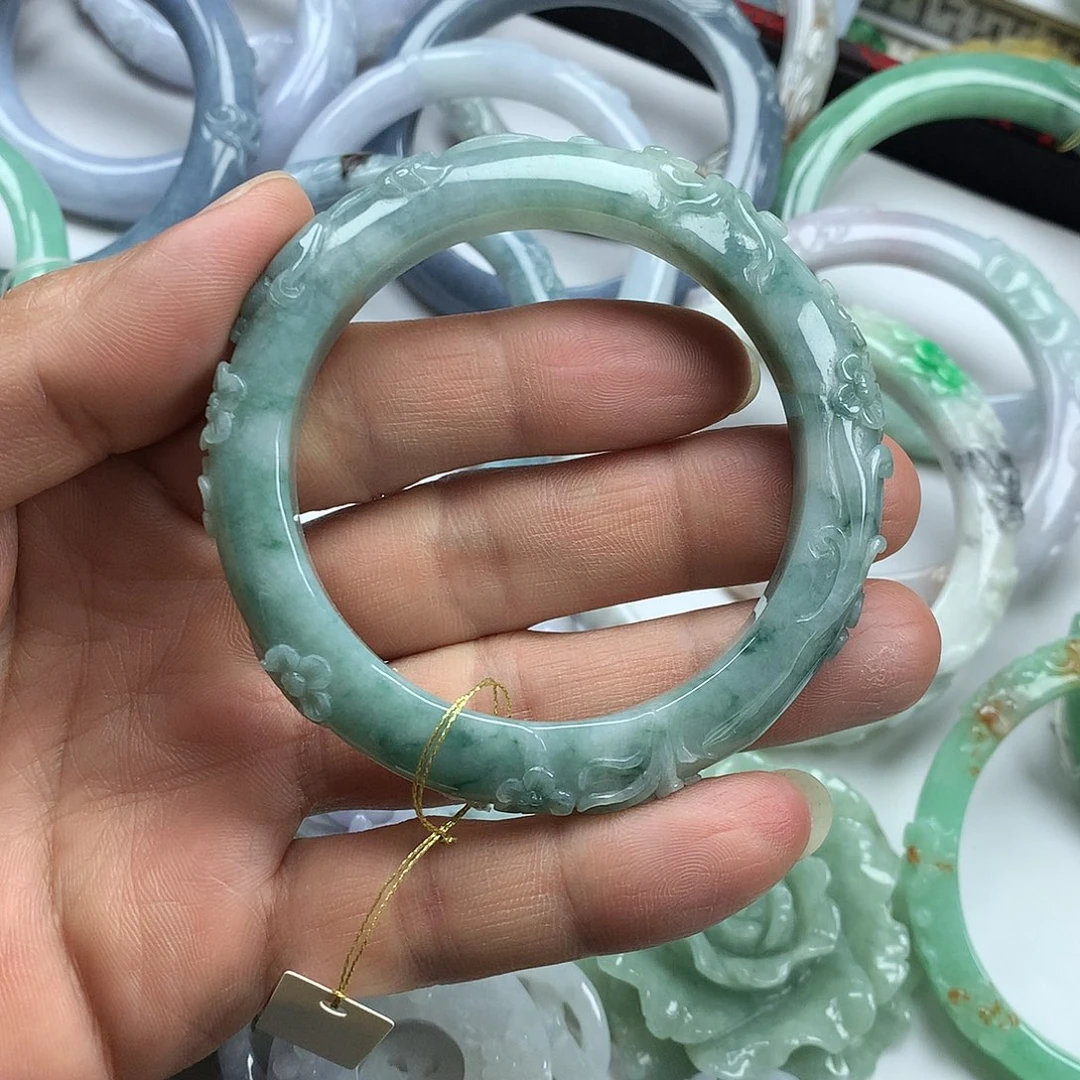 翡翠未镶嵌手镯雕花翡翠手镯