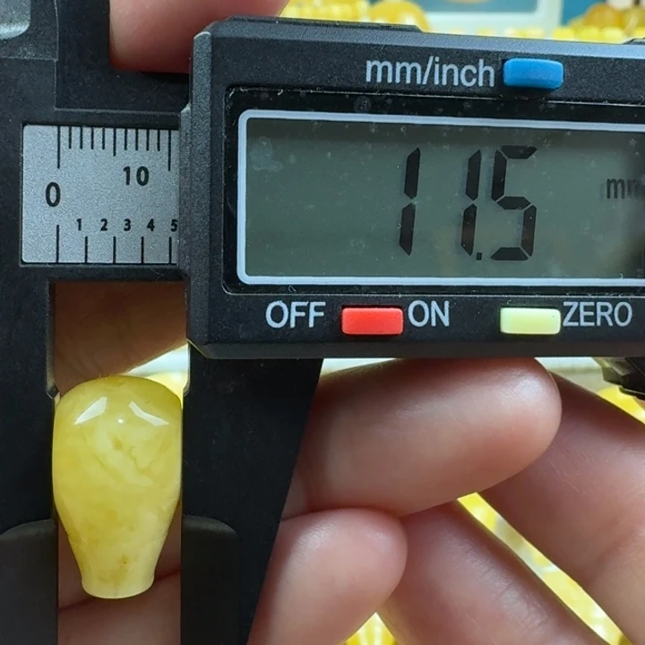 蜜蜡未镶嵌裸石15杂