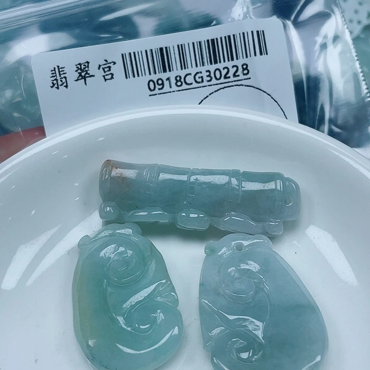 吊坠(不含链)未镶嵌翡翠
