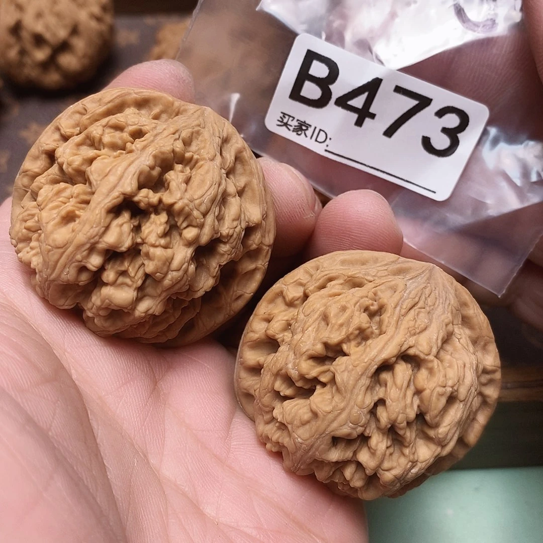 文玩核桃把件粗筋45尺。