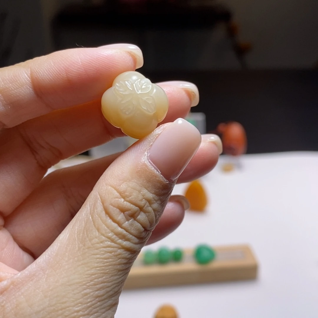 石英质玉（缅黄）未镶嵌颈饰