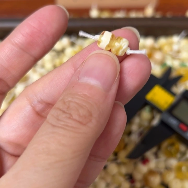 蜜蜡未镶嵌裸石6.5mm一对