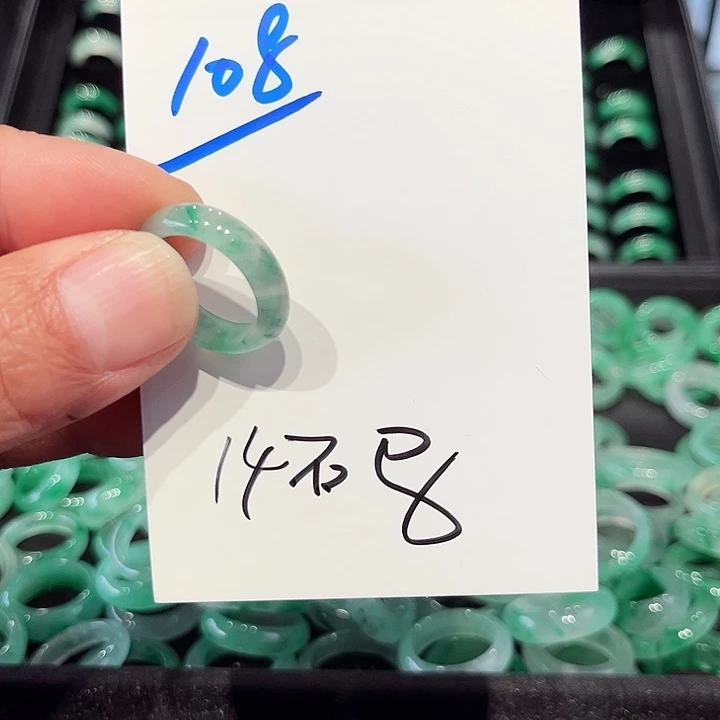 ****花石英质玉未镶嵌戒圈