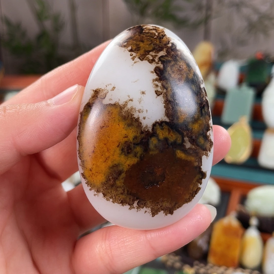 和田玉未镶嵌把件