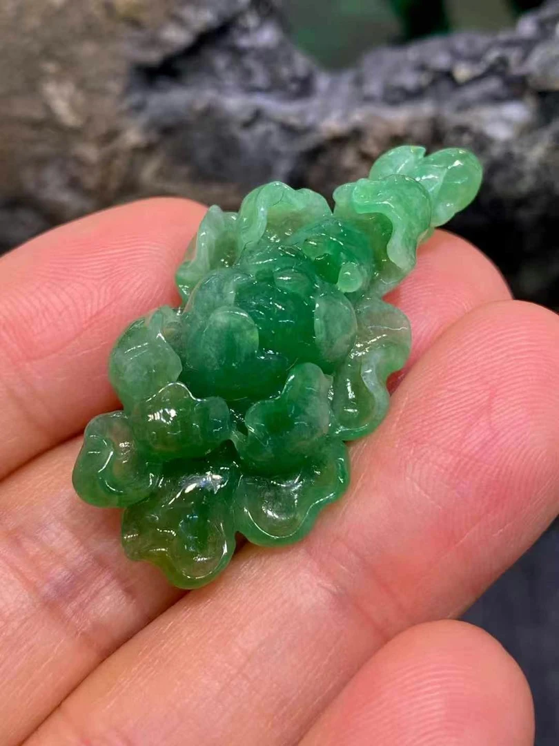 冰种绿荷花翡翠吊坠