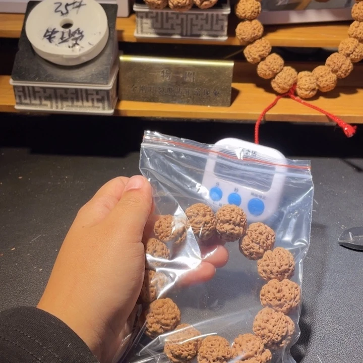 秦***光金刚菩提手串这个