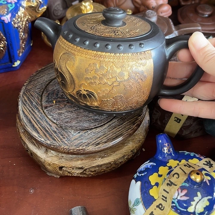徳***重紫泥茶壶原矿泥料手工制作的一把紫砂壶。