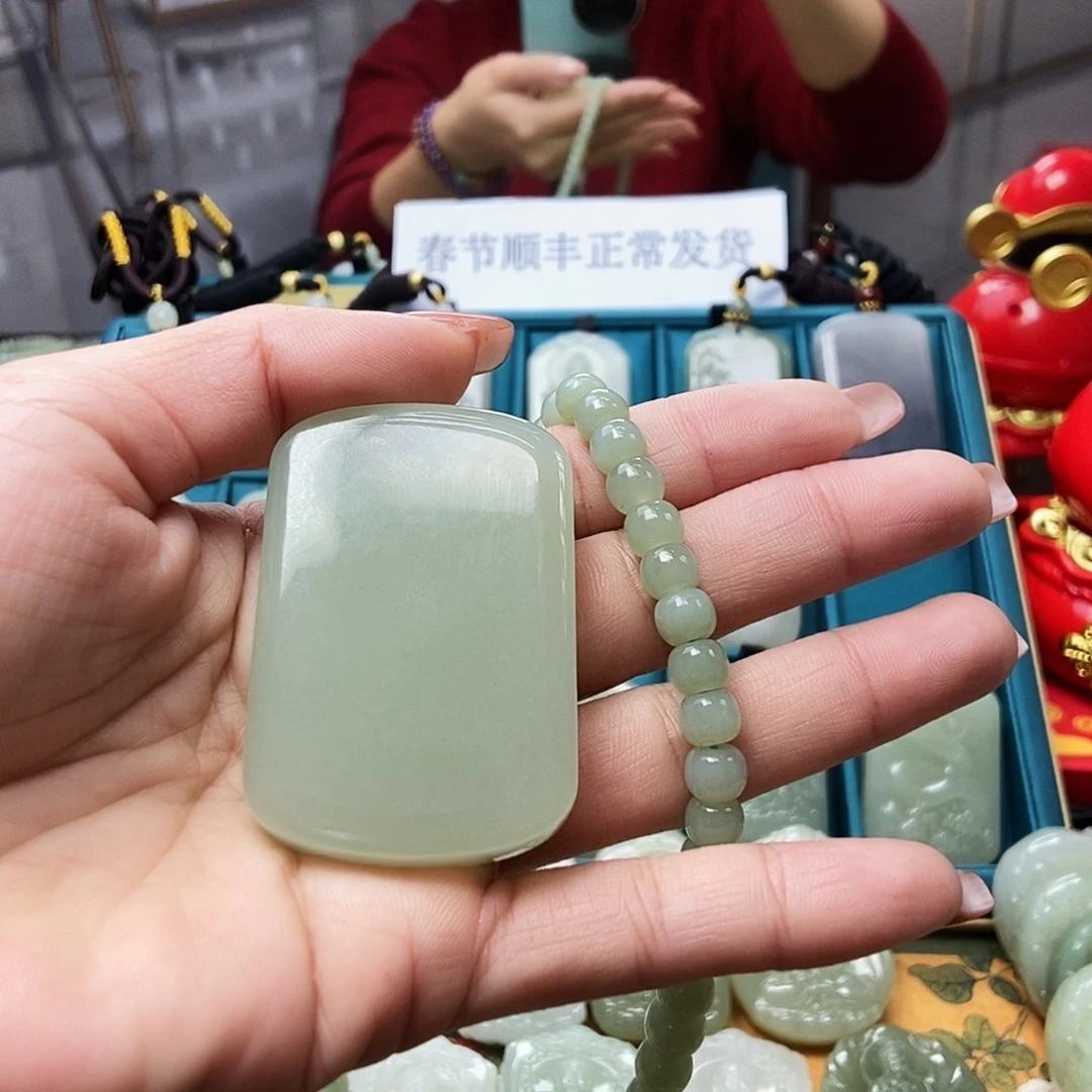 和田玉颈饰未镶嵌是**啊