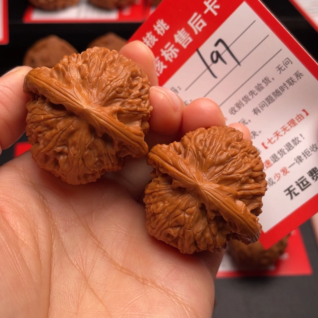 把件文玩核桃红皮白狮子41尺