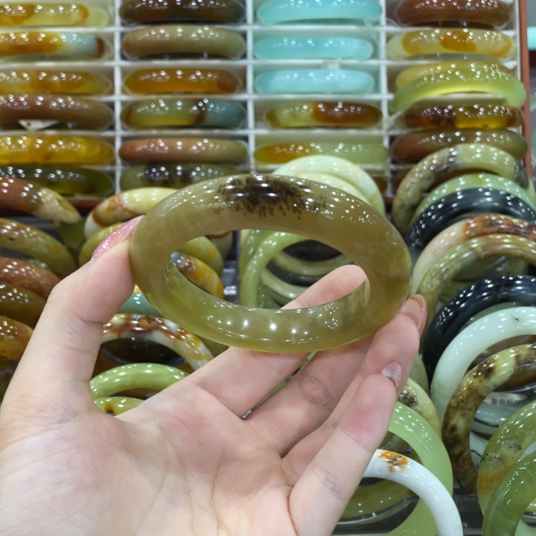 蛇纹石玉未镶嵌手镯