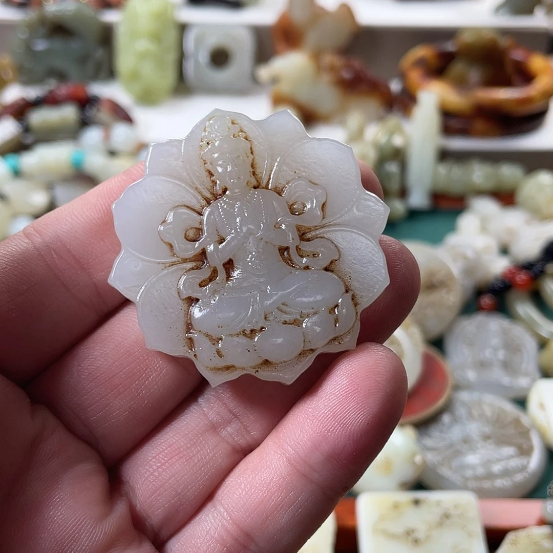 王***者和田玉未镶嵌颈饰