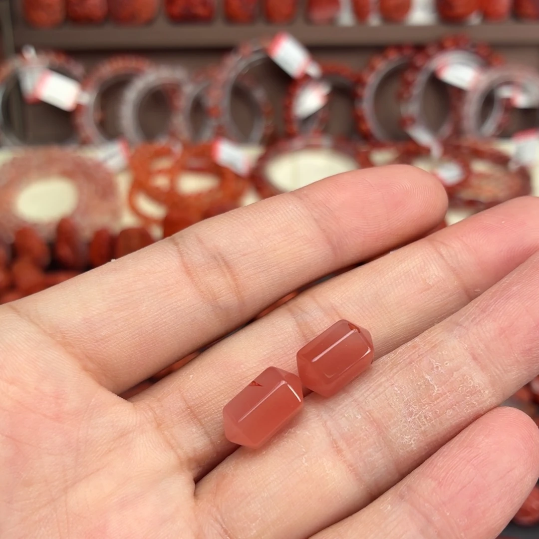 南红玛瑙未镶嵌颈饰六棱珠