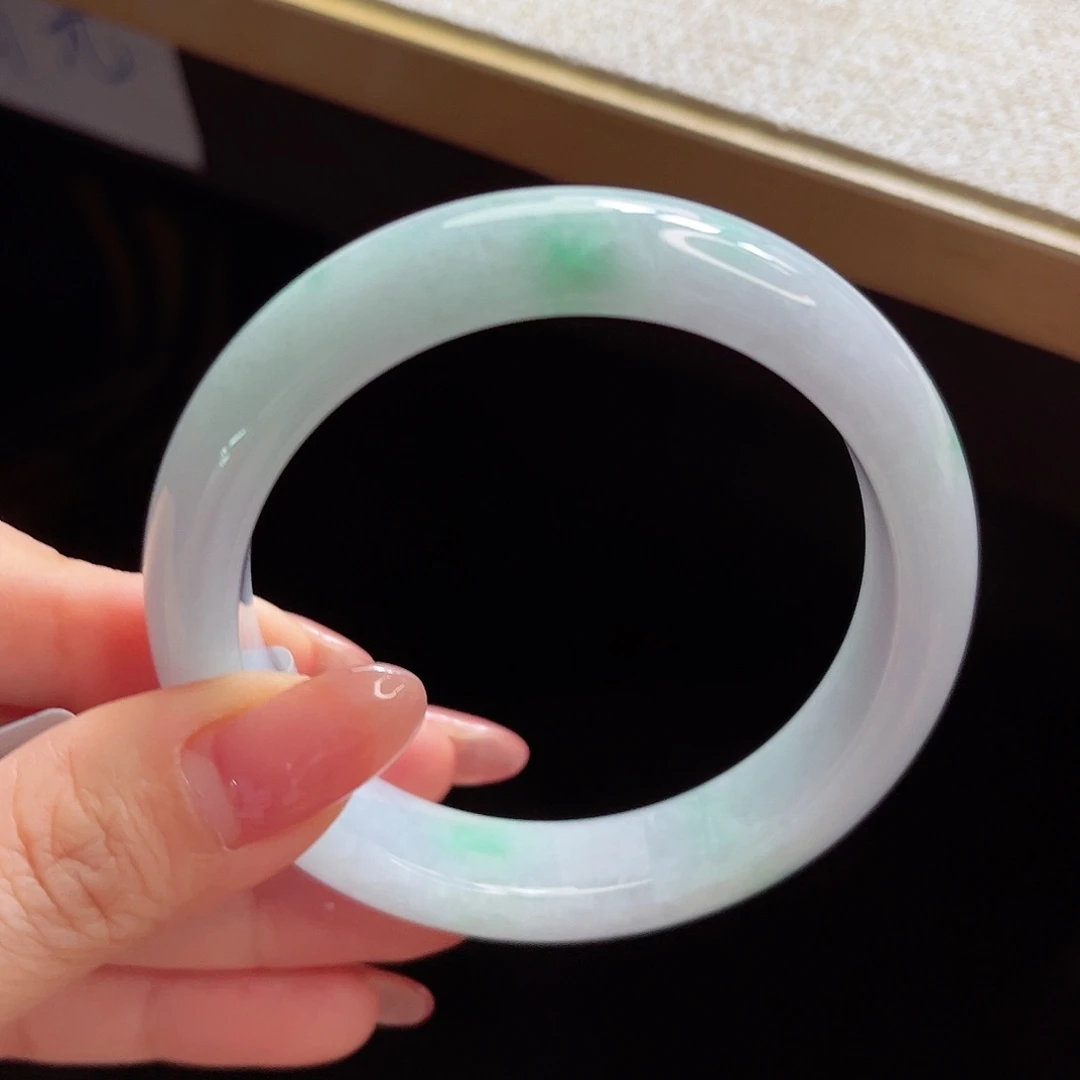 翡翠手镯未镶嵌手镯