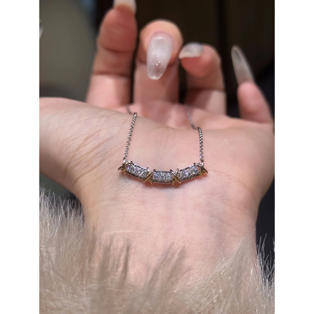 QANNA【罗马交叉分色】【大钻微笑力量项链】18K金经典轻奢钻石项链AY