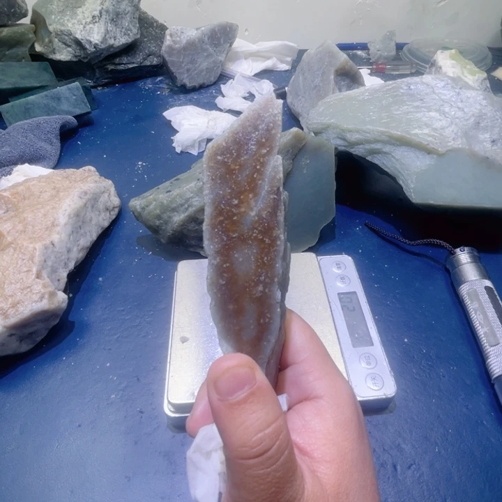 和田玉未镶嵌珠宝半成品