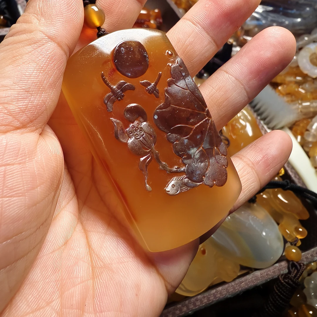 154号，北红玛瑙亭亭玉立吊坠