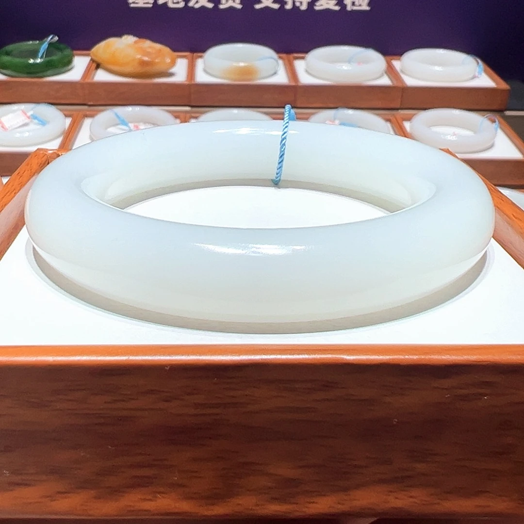 和田玉手镯未镶嵌56 57