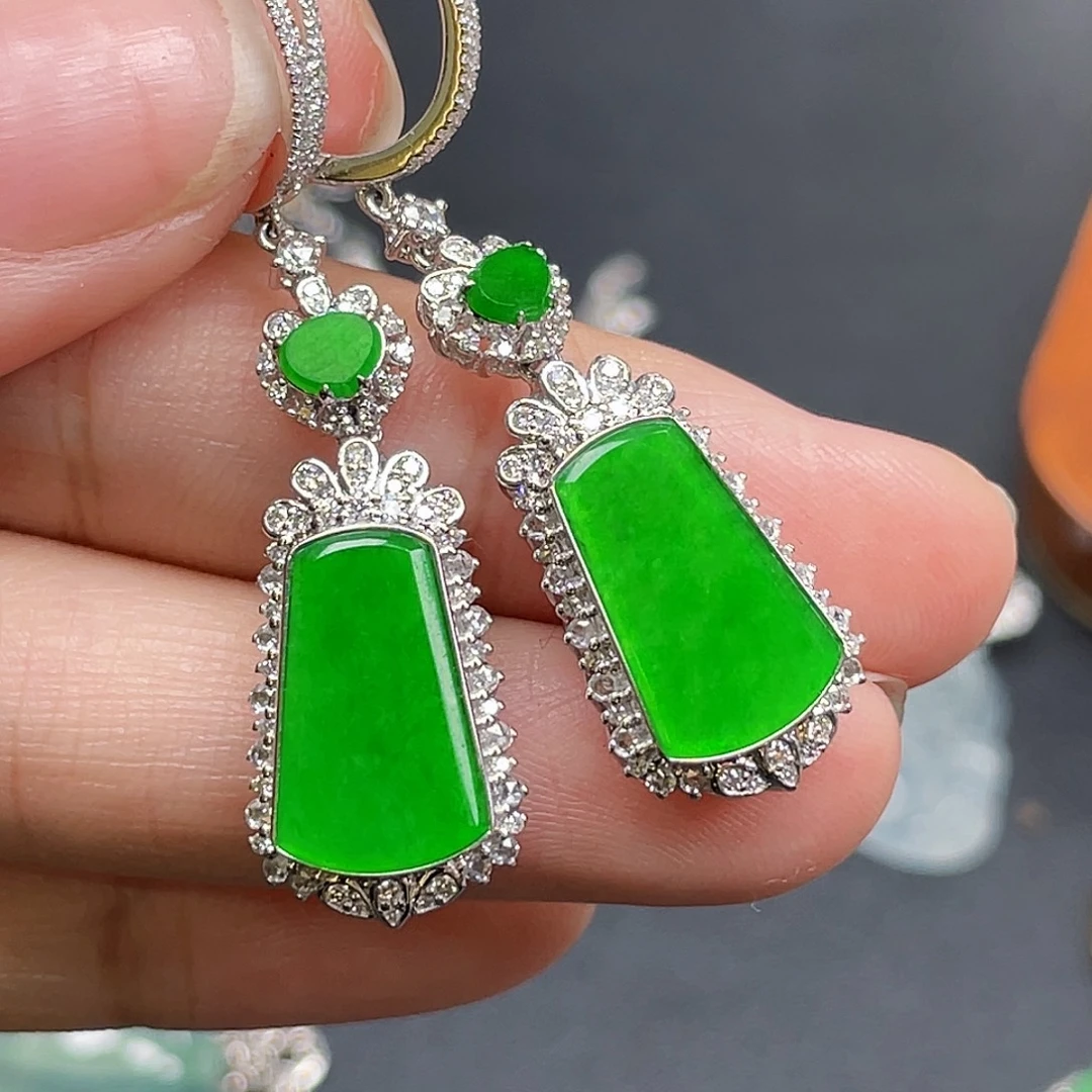 翡翠18K金镶嵌耳饰绿无事牌