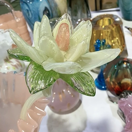 琉璃高度45厘米夜光琉璃荷花米色