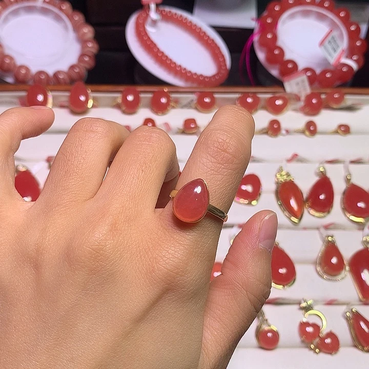 菱锰矿（红纹石）18K金镶嵌戒指