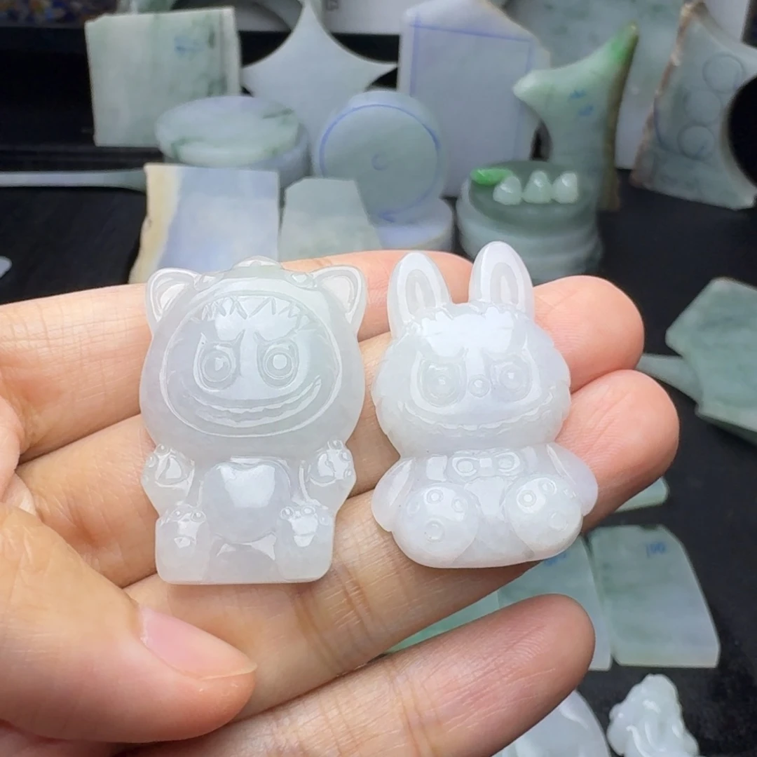 翡翠未镶嵌颈饰拉布布，二发一
