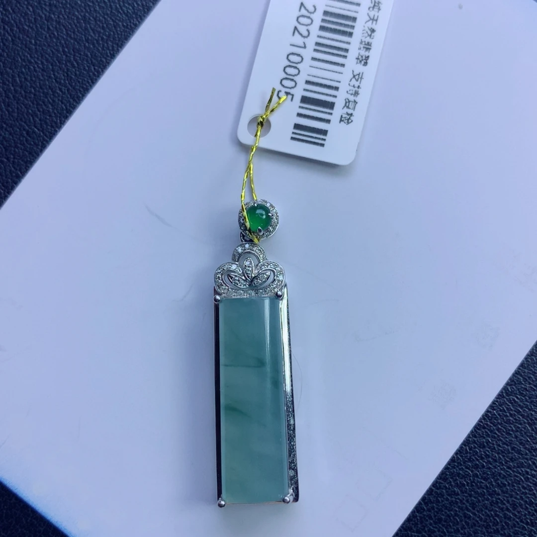 翡翠未镶嵌颈饰无事牌