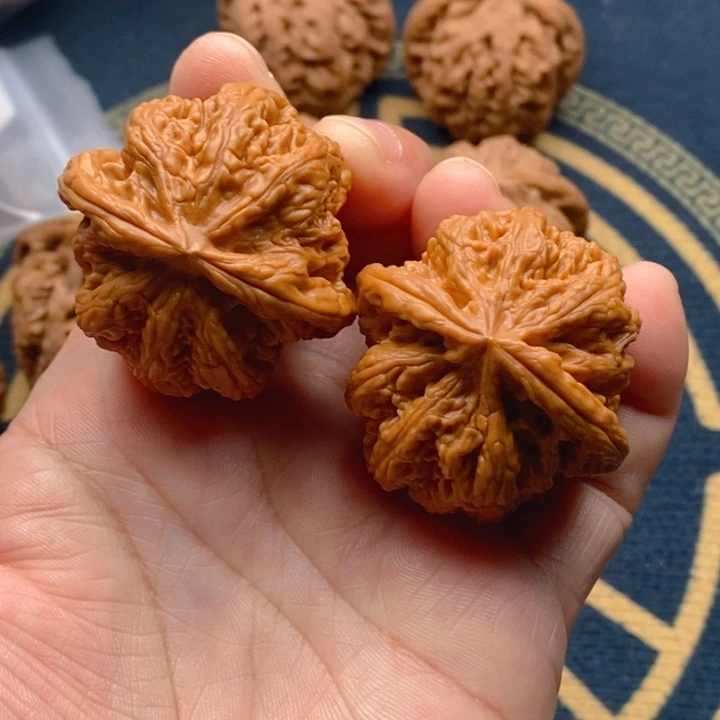 欧***君文玩核桃吊坠粗筋4